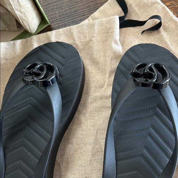 Gucci Black Sandals with Green Box & storage bags - Picture 2 of 3